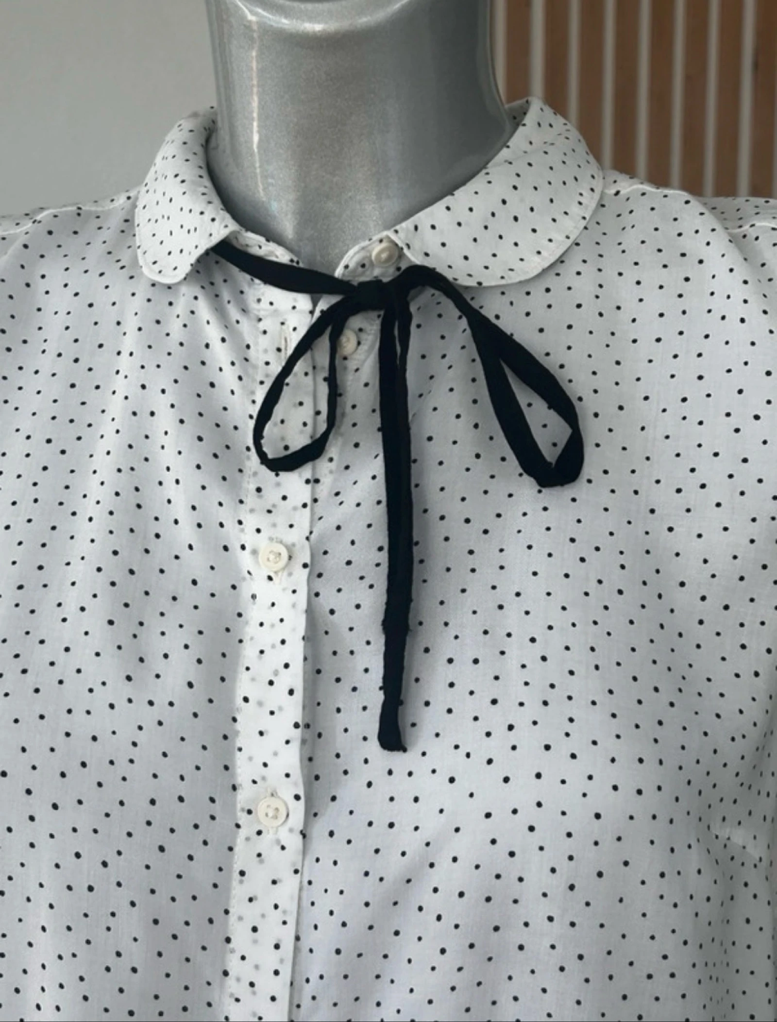Witte blouse met zwarte stippen – Col Claudine – Maat M – photo 8